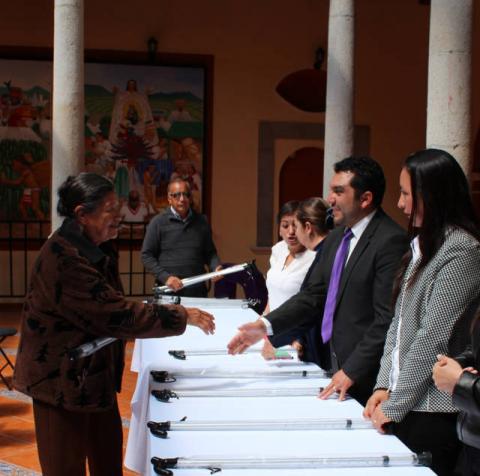 El SMDIF y el ITPCD mejoran la calidad de vida de 25 adultos mayores imagen 2