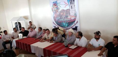 Galleros reconocen apoyo de Amaro en el Congreso del Estado imagen 2