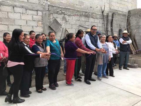 Alcalde mejora la economía de 20 familias con calentadores solares en Ixtenco