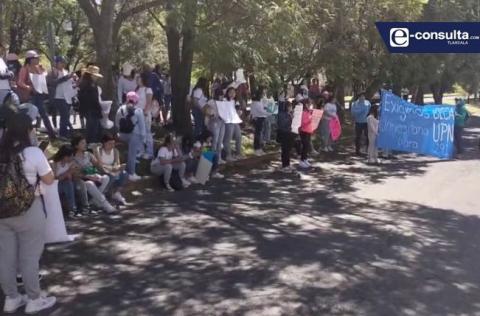 Estudiantes de la Universidad Pedagógica Nacional se manifiestan para exigir becas