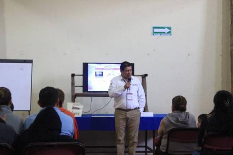 Entrega autoridades municipales de Apetatitlán becas de PRONADEC imagen 3
