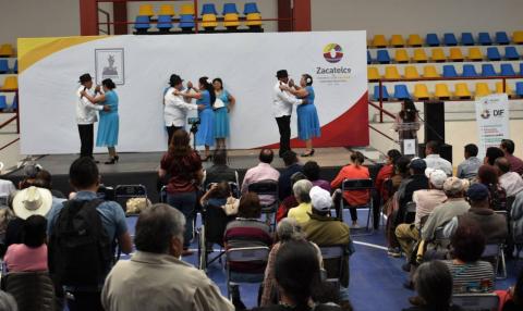 Ayuntamiento y el SMDIF festejaron a más de 400 abuelitos en su día imagen 2
