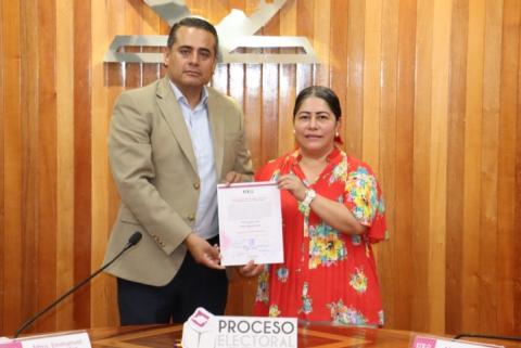 Blanca Águila Lima recibe constancia que la acredita como Diputada de la LXV Legislatura local imagen 3