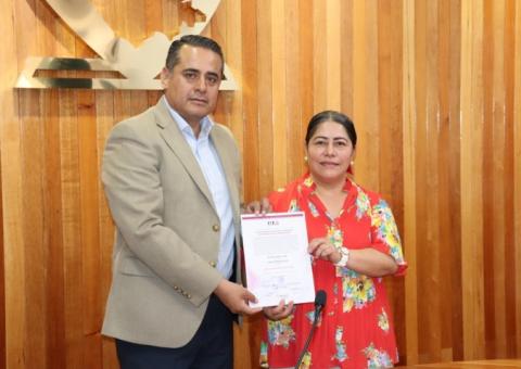 Blanca Águila Lima recibe constancia que la acredita como Diputada de la LXV Legislatura local imagen 4
