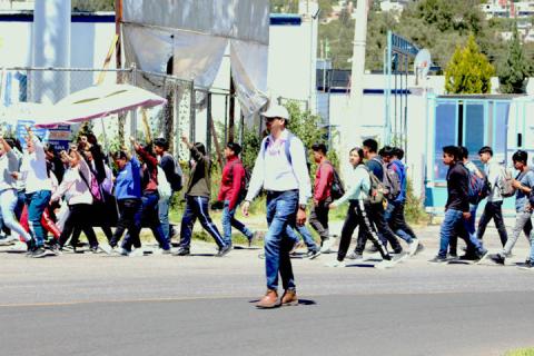 Continúa CEDH con acompañamiento a normalistas de Panotla durante marchas imagen 2