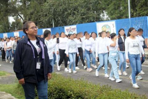 Brindó CEDHT acompañamiento a manifestación de estudiantes de la Normal Rural de Panotla imagen 1