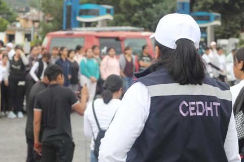 Brindó CEDHT acompañamiento a manifestación de estudiantes de la Normal Rural de Panotla imagen 5