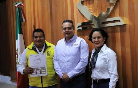 Formaliza “El Bolillo” su registro y va por diputación del distrito 14