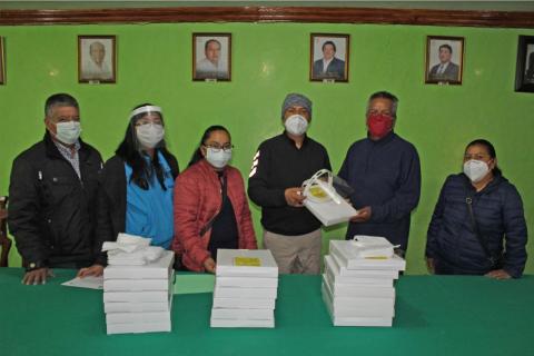 Distribuyen caretas gratuitas en diversas calles de Xiloxoxtla