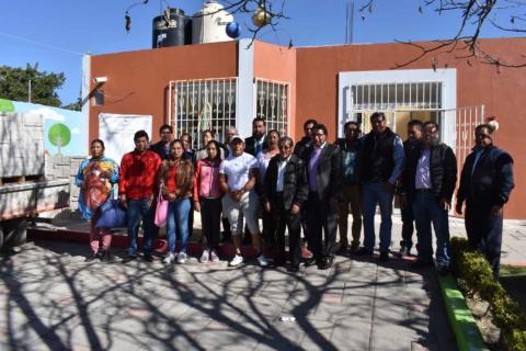 Hacen entrega de uniformes escolares en Secundaria Juan Cuamatziz en Teolocholco imagen 12