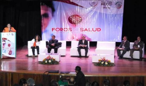 Le dicen corrupto en su cara a secretario de Salud