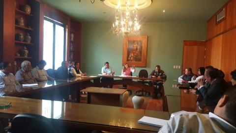 Miembros de la Comisión de Finanzas deja sola a "la pintita"