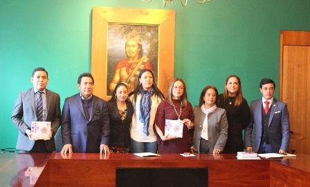 Reciben diputados locales informe de actividades del Iaptlax