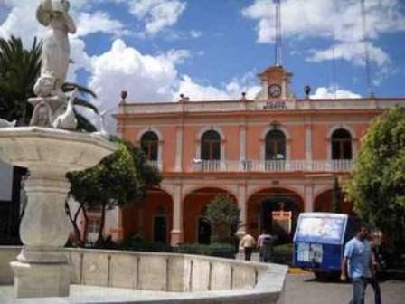 Extrabajadores de Calpulalpan esperan pago de prestaciones