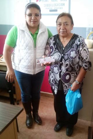Adultos mayores son apoyados a tramitar su credencial del INAPAM imagen 2