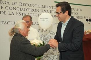 Entregan certificados a 505 adultos mayores de Ixtacuixtla