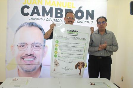 Firma Pacto Animalista el candidato a diputado Juan Manuel Cambrón imagen 1