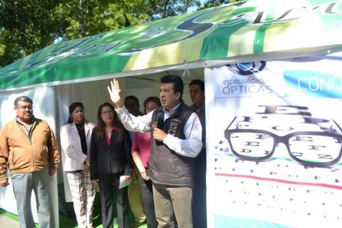 En respaldo a sectores vulnerables inaugura Adolfo Escobar campaña de salud visual imagen 2