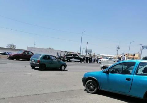 Batalla campal en Cuapiaxtla; alcalde y opositores se pelean por las bardas