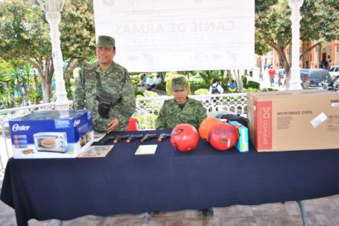 Alcalde invita a canjear armas para prevenir violencia y preservar la integridad imagen 4