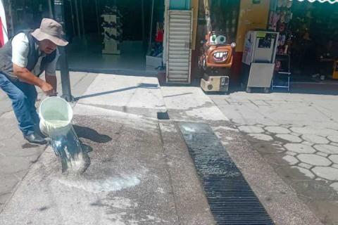 Realiza CAPAMH acciones de limpieza y desazolve en andador San Luis de Huamantla imagen 3