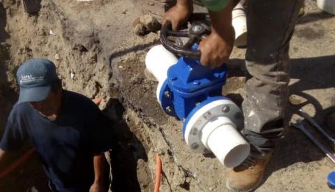 Instala Comisión de Agua de Zacatelco, válvulas de presión para el abastecimiento