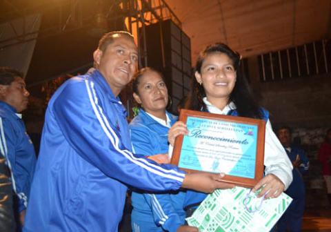 Reconocen a niños destacados de Cuauhtelulpan imagen 1