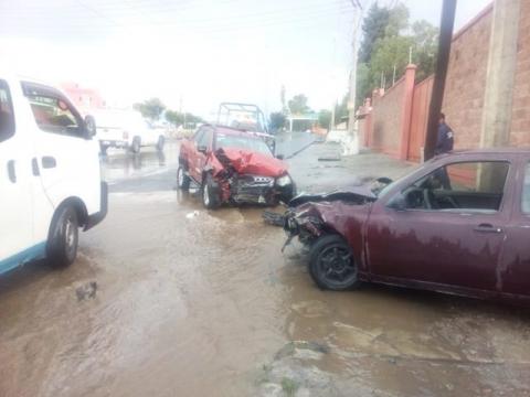 Heridos y crisis nerviosa deja espectacular carambola de autos
