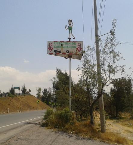 Deposito para chatarra de gas lp eleva peligro de explosión en la "Y" griega: vecinos imagen 4