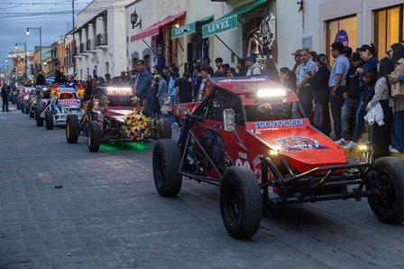 Tradición, pasión y adrenalina recorren las calles de Huamantla con el desfile de carcachas imagen 2