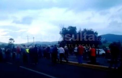 Incompetencia de autoridades locales provoca cierre de vialidad en Calpulalpan