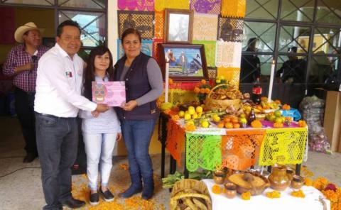 Alcalde encabezó la 2da Exposición de Ofrendas en el Día de Muertos imagen 4