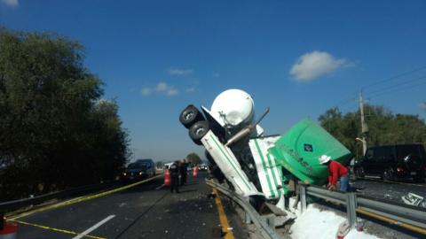 Aparatosa volcadura de un tráiler en la autopista Tlaxcala -Texmelucan imagen 10