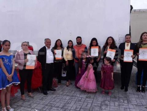 Alcalde fortalece la economía de 9 familias con un curso de alta costura imagen 4