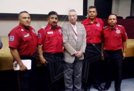 Capacitan a bomberos tlaxcaltecas sobre emergencias y desastres
