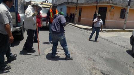 Inicia Ayuntamiento de Chiautempan desazolve del drenaje imagen 1