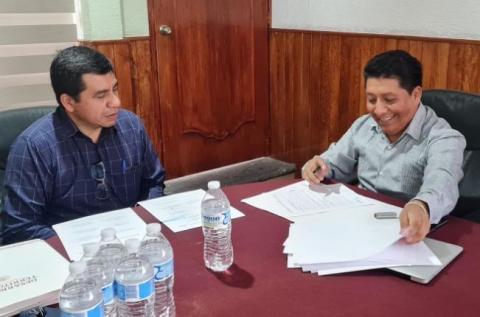 Cinismo, alcalde de Teolocholco le pide mochada a sus empleados para dejarlos trabajar