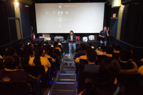 Ayuntamiento promueve en niños la educación financiera con cine móvil imagen 2