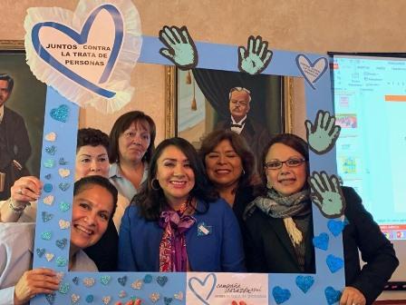 Asiste la diputada Claudia a conferencia sobre violencia de género