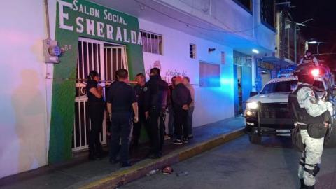 Clausuran autoridades salón social por fiesta clandestina en Chiautempan