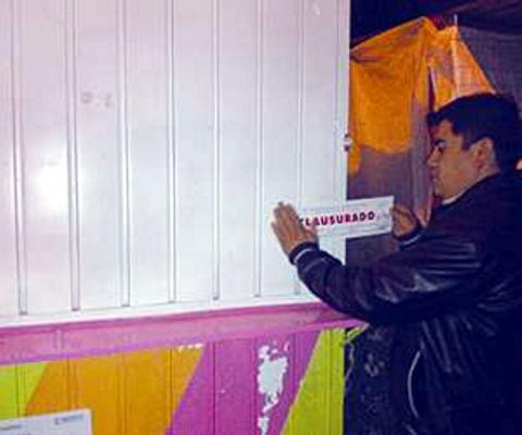 Calpulalpan: Clausuran establecimientos con venta de alcohol por incumplir horario establecido