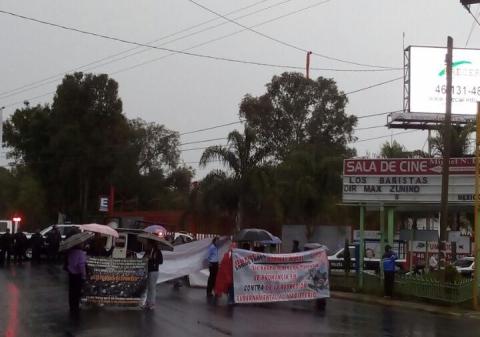 Cierran maestros accesos a Casa de Gobierno de Tlaxcala imagen 1