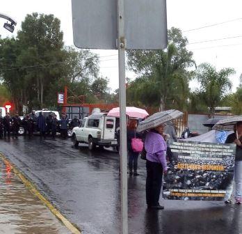 Cierran maestros accesos a Casa de Gobierno de Tlaxcala imagen 3