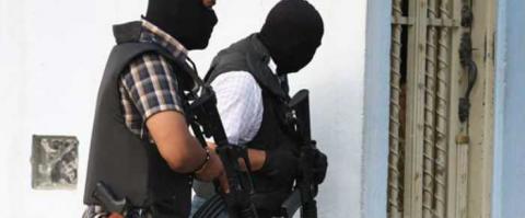 Comando armado amaga a familia tlaxcalteca y les roba