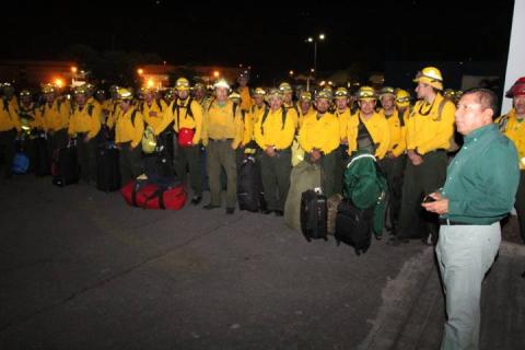 Regresan tlaxcaltecas combatientes de incendios enviados a Canadá imagen 1