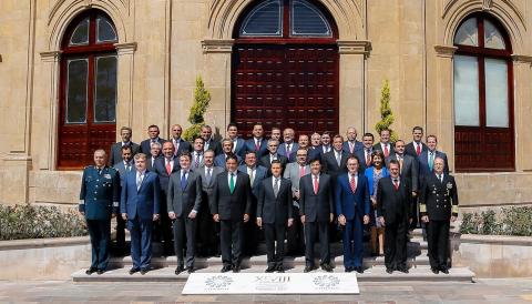 Mariano González Zarur, sin registro de cédula profesional