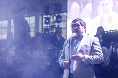 ¡Sergio Fachelli volvió!, cantó para cuatro mil mamás de Totolac imagen 1