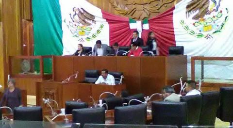 Amaro cumple sus amenazas y corre a Floria de la Mesa Directiva