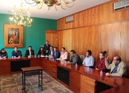 Doblan maestros y burócratas inconformes a diputados locales