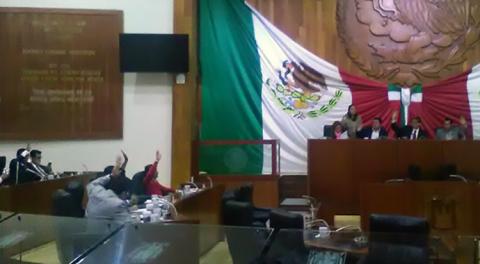 Dos más que reprueban por "ratas" en el Congreso del Estado